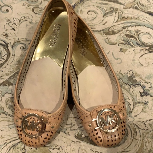 MK flats with gold hardware. - Picture 1 of 6